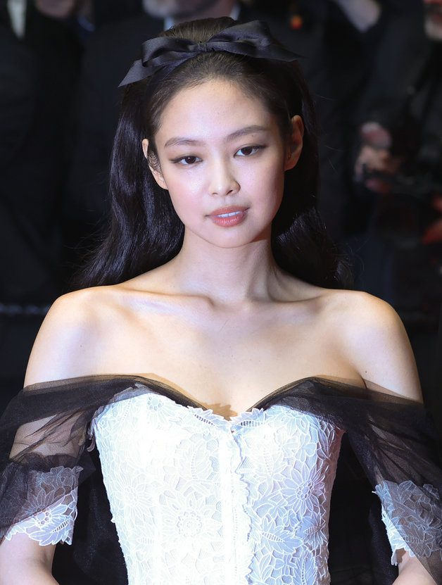 BLACKPINK JENNIE