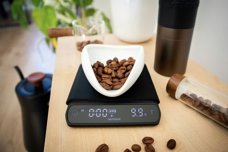 pour over coffee ratio dripper on scale